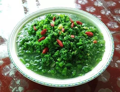菜農(nóng)種植無需噴農(nóng)藥的蔬菜，不僅栽培簡單、而且效益高